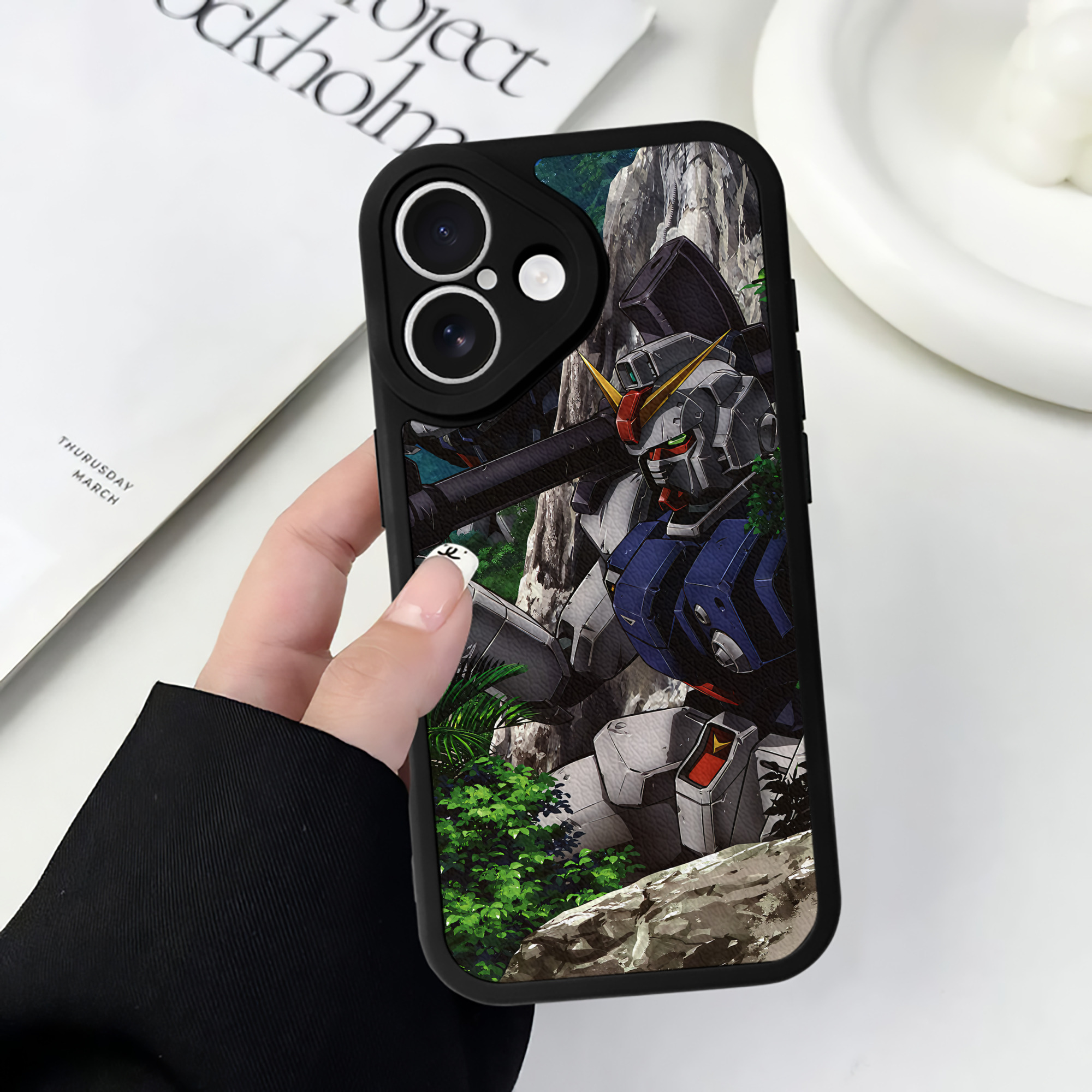 （画像用） 機動戦士ガンダム Mobile Suit Gundam 【iPhone 16シリーズ対応】シリコンスマホケース（レザー調） 材質：シリコン